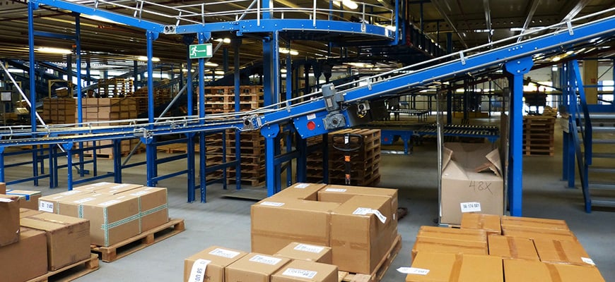conveyor line in warehouse
